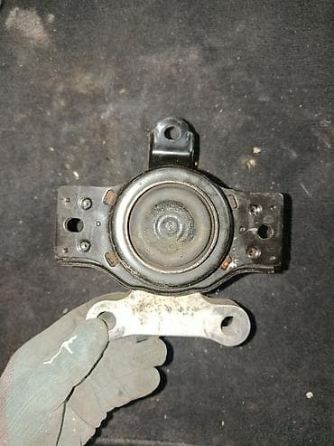 Детали двигателя и моторы в сборе: Подушка мотора Kia 2018 г., Оригинал — 2