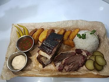 декоративный кур: Сервис: барбекю/смоук‑хаус с мясом долгого копчения на дровах Что — 2