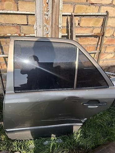 sprinter delfin: Кузовные детали Mercedes-Benz (эмблема на фото): капот, задняя — 4