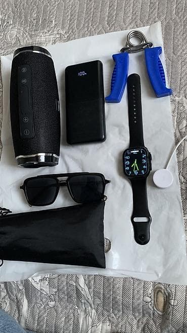 Набор гаджетов и аксессуаров Состав: - Портативная Bluetooth-колонка