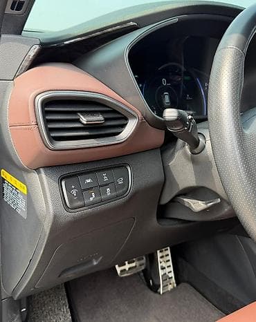 ниже: Hyundai Santa Fe: 2019 г., 2.2 л, Автомат, Дизель, Кроссовер — 10