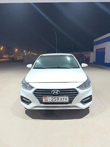 салон машины: Hyundai Solaris: 2019 г., Бензин, Седан — 4