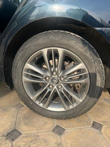 обменяю на авто: Toyota Camry: 2017 г., 2.5 л, Автомат, Бензиновая, Седан — 4