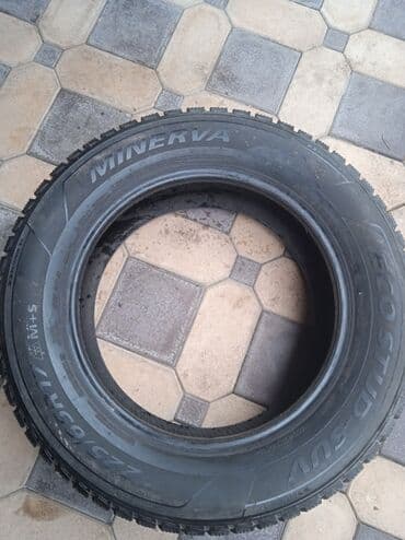 автомобильные шины для внедорожников: Продаю шипованую резину в отличном состоянии — 4