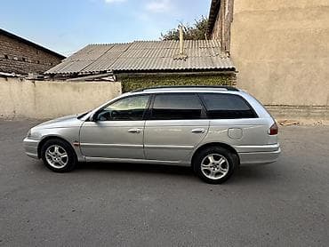 суу тоскуч: Toyota Avensis: 2001 г., 2 л, Кол менен иштөөчү, Универсал — 9