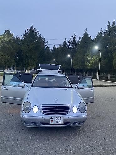 Mercedes-Benz E-Class: 2000 г., 3.2 л, Автомат, Бензин, Универсал — 1