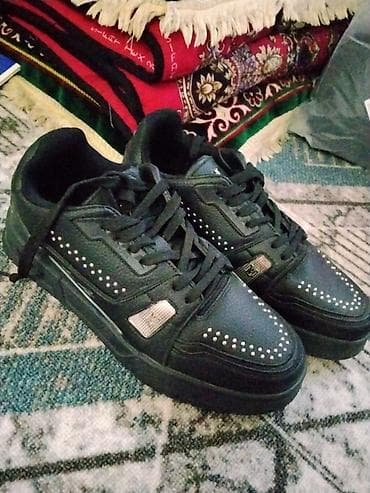 Кроссовкалар, 42, Louis Vuitton, Жаңы, түсү - Кара