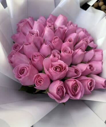 Гирлянды: Букеты из роз — классическая композиция в стильной упаковке. - — 4