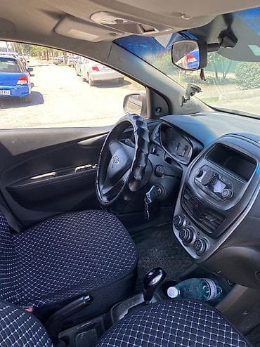 Продажа авто: Chevrolet Spark: 2017 г., 1 л, Вариатор, Бензин, Хэтчбэк — 4