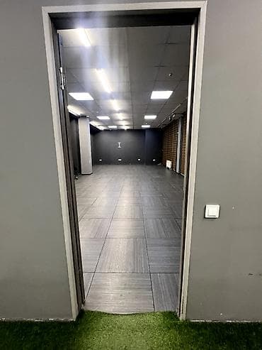 сдаю офисные помещения: Аренда офисов, 80 м², В бизнес центре, 1 линия — 4