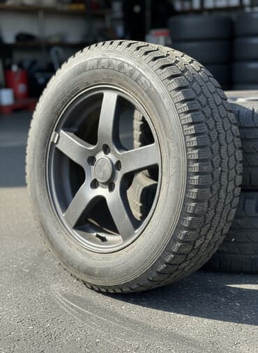 Шины 285 / 60 / R 18, Зимняя шипованная, Б/у, Комплект, Внедорожные (АТ/МТ), Китай, Maxxis