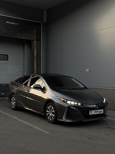 Toyota Prius: 2021 г., 1.8 л, Автомат, Электромобиль, Лифтбек