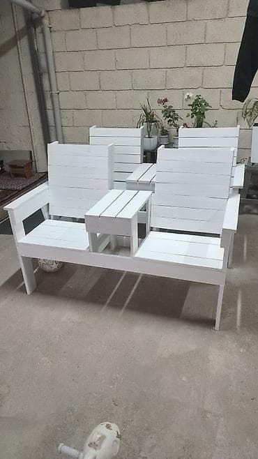 обеденный стол: Двойное садовое кресло из дерева с центральным столиком - — 3