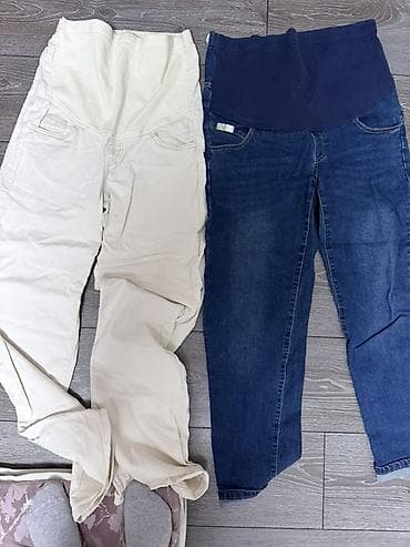 кастюум: Две пары брюк для беременных: - Слева — светлые хлопковые/смесовые — 1