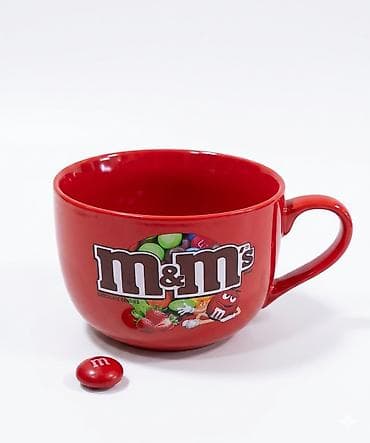 кружки оптом: Кружка M&M’s, красная - Яркий фирменный дизайн с крупным — 1