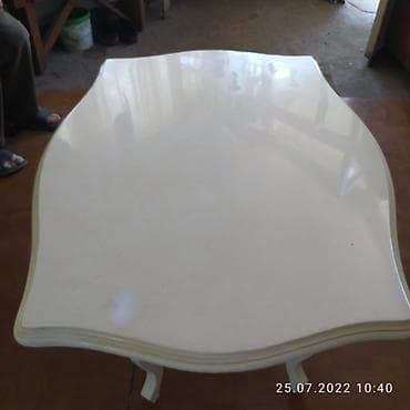 Продаю журнальный столик, требуется реставрация