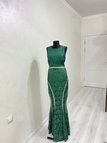 платья в пол с открытой спиной: Платье. Фасон русалка. Имеется небольшой шлейф. На рост 165-170 — 6