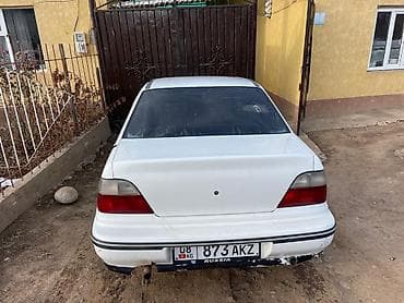 Daewoo Nexia: 2001 г., 1.5 л, Механика, Бензин, Седан