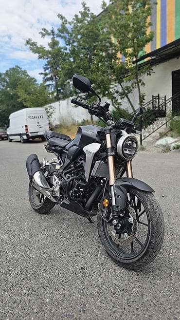 Honda CB300NA отличный байк на первый сезон. Для девушки идеальный как