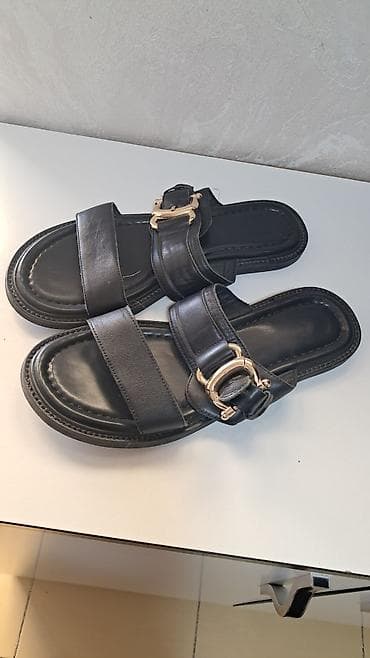 Жеке буюмдар: Женские сандалии, черные - Дизайн: две широкие фиксирующие перемычки; — 2