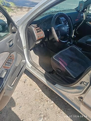 highlander platinum: Toyota Avensis: 2001 г., 1.8 л, Механика, Бензин, Хэтчбэк — 5