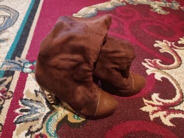 сапоги из натурального меха и кожи: Продаю обувь,35-36 размера,отличного качества,1000 сом — 1