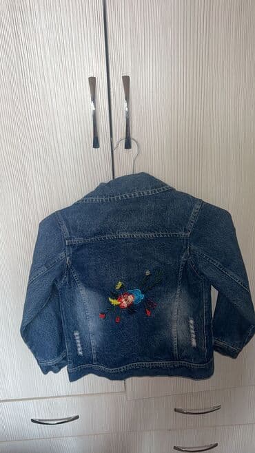 джинсы голубые: Джинсовые куртки на 5-6 лет В отличном состоянии, носили мало так как — 4
