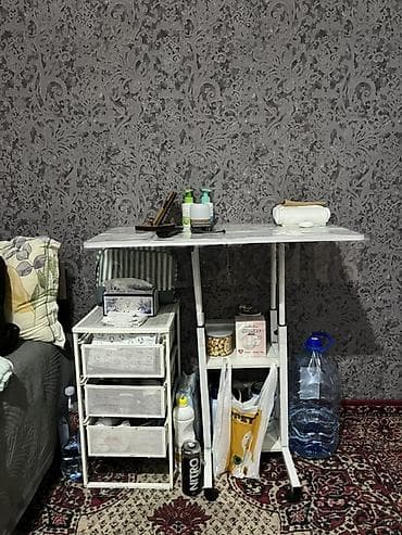 кормящих стол: Складной стол для ноутбука, Б/у, цвет - Белый — 1