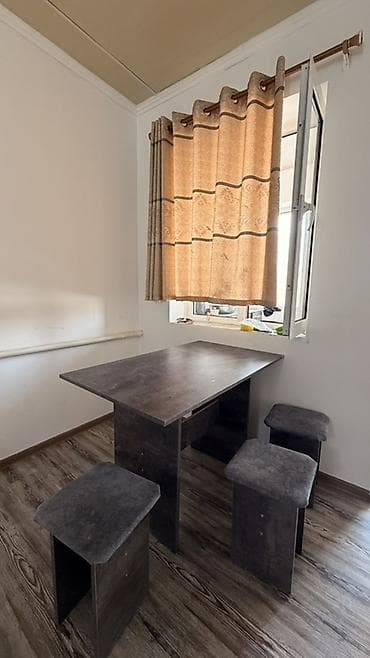 office table: Компактная обеденная группа для кухни: стол и 3 табурета. ЦЕНА — 2