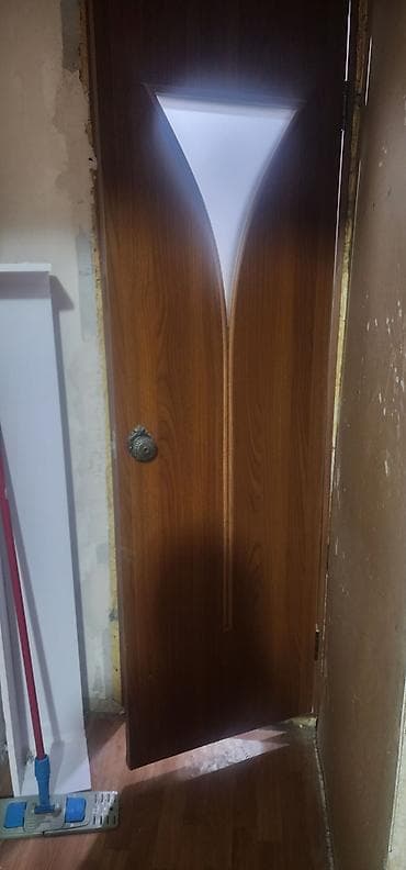 туалетная зеркало: Срочно продаём Межкомнатные двери 1500 сом одна Подходят для — 1
