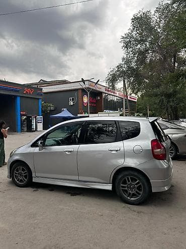 step 2: Honda Fit: 2001 г., 1.3 л, Автомат, Бензин, Хэтчбэк — 10