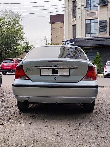 Ford Focus: 2002 г., 1.6 л, Механика, Бензин, Седан — 3