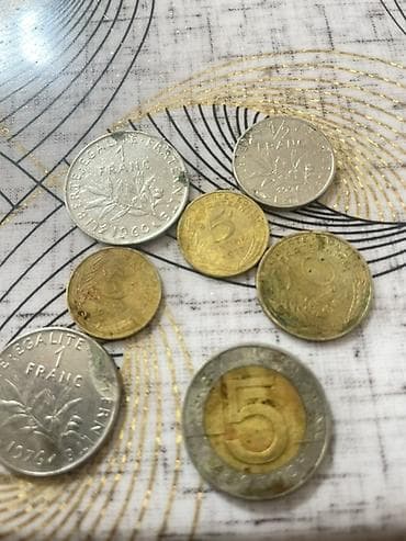 Спорт и хобби: Продаю иностранных монет (Франция + одна монета Польши) Состав по — 3
