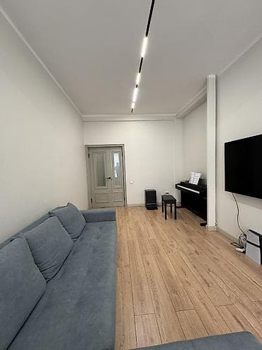 стройител: 3 комнаты, 88 м², Элитка, 9 этаж — 8