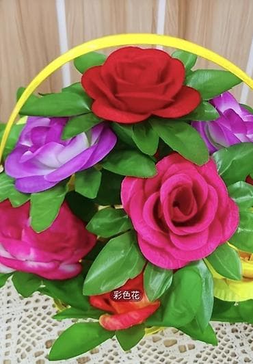 красные ковры: Декоративная композиция в корзине с искусственными цветами. - Корзина — 3