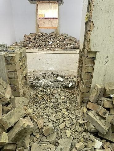 рабочие одежды: Снос стен, Разбор полов, Снятие потолков | Гипсокартонная стена, Снос перегородки, Снятие старой штукатурки | Зачистка от старых обоев, Сбивка старой штукатурки, Снятие извести | Демонтаж ламината, Демонтаж паркета, Демонтаж линолеума | Крыша из шифера, Металлочерепичная кровля, Мягкая кровля Больше 6 лет опыта — 6