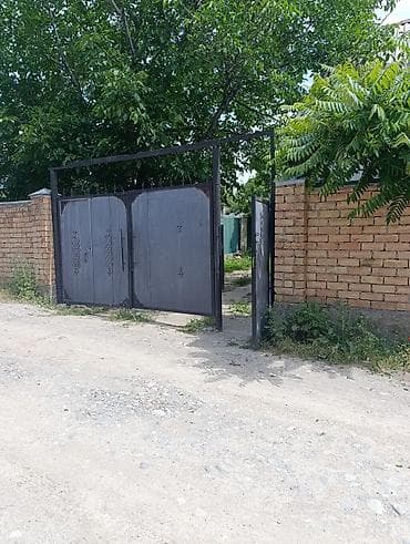 домо: Продаётся жилой дом с несколькими комнатами. - Просторная кухня - — 10