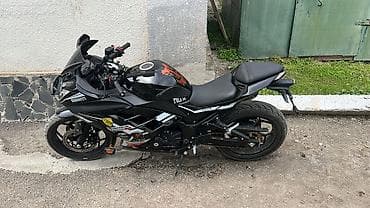 lexus 2021: Спортивный мотоцикл класса 400см³ (визуально ближе к 400), черный, в — 1
