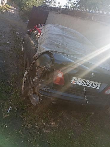 Nissan Almera (седан), черный цвет, на киргизских номерах 03 KG 852 — 2