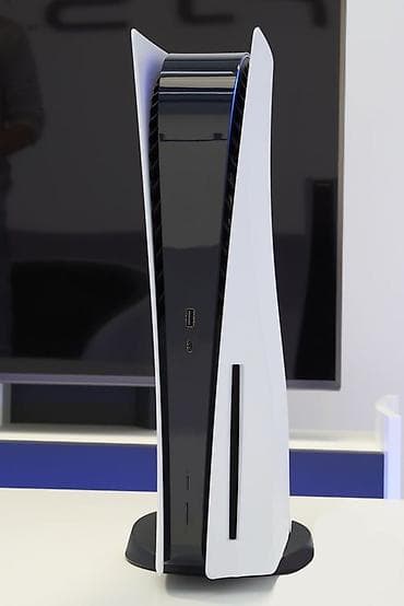 Техника и электроника: Продается Sony PlayStation 5 Fat (версия с дисководом). - 2 джойстика — 1