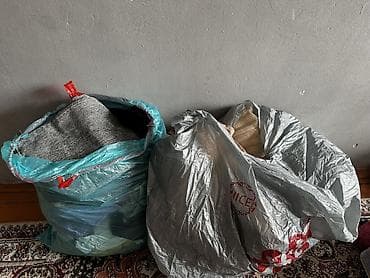 Верхняя одежда: Отдам даром два пакета одежды 
Куртки, пальто и верхние одежды — 1