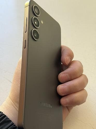 one plus 7: Samsung Galaxy S24+, Б/у, 256 ГБ, цвет - Серый, 1 SIM, 2 SIM — 2