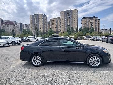 low ll: Toyota Camry: 2012 г., Гибрид, Седан — 3