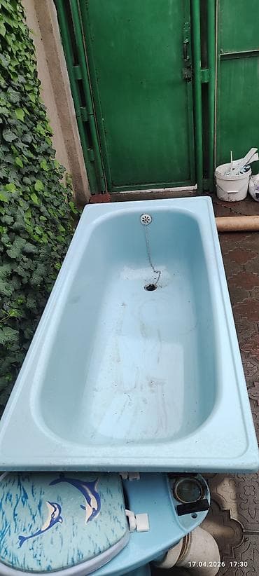 Ванна стальная, прямоугольная, светло‑голубого цвета. Характеристики