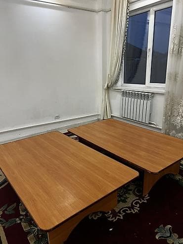 стол закройный: Низкие деревянные столы (2 шт.) - Формат: два отдельных низких — 1