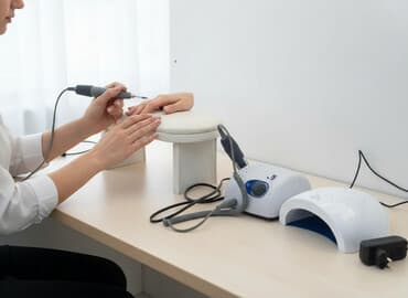 Набор для маникюра/педикюра Состав комплекта: - Подставка для рук