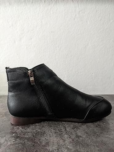 весенние туфли: Продам короткие ботинки деми. Без утеплителя. Весна -осень. Носок — 4