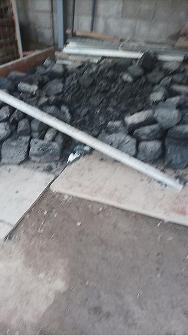 кора мульча: Уголь - Фракция: крупная, неодноразмерная (камни от средних до — 4