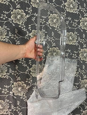 Трубки, патрубки, шланги: Продается пара передних стекол для фар БМВ E39, 5 серии. Материал — 4