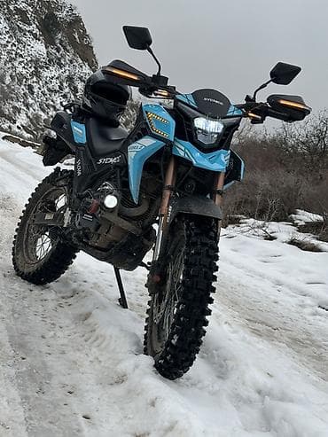 Эндуро/ADV мотоцикл SYCMC SC400 (GPR 2.0) в голубо‑чёрной расцветке — 2